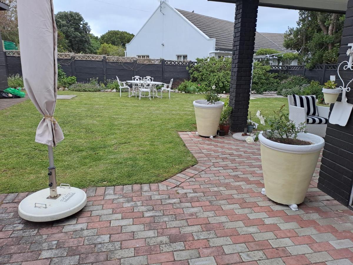 Milky Way Hotel Hermanus Exterior photo