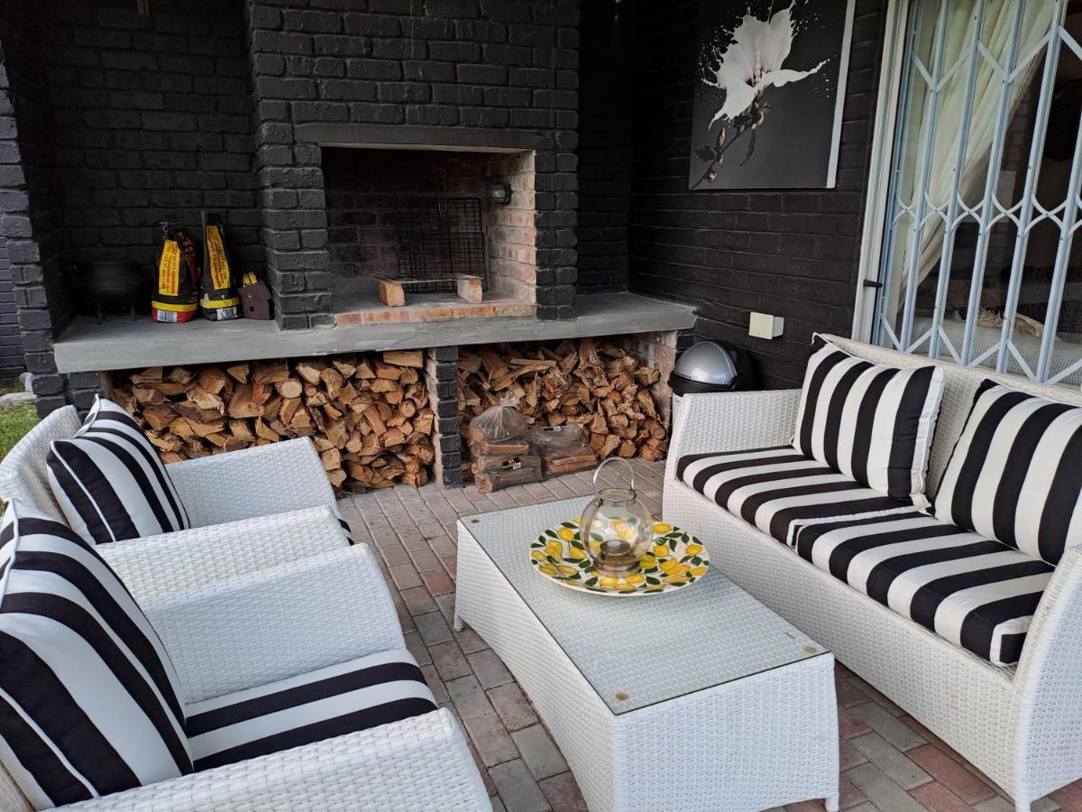 Milky Way Hotel Hermanus Exterior photo